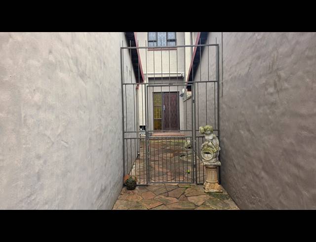 3 BEDROOM TOWNHOUSE TO LET IN GRANTHAM PARK
